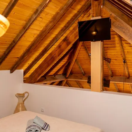 Paradise Farm With Pool And Jacuzzi In Douro Κατάλυμα σε φάρμα *